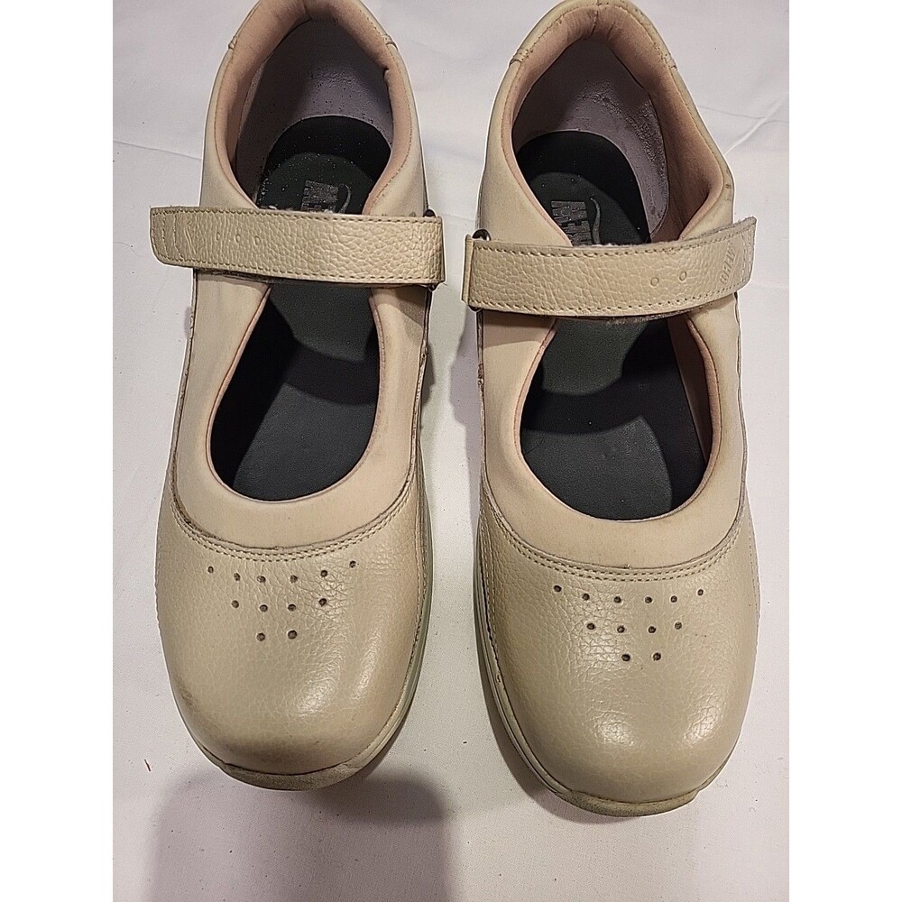 DREW women's Shoes Size 10N, Beige, Some Signs Of Wear